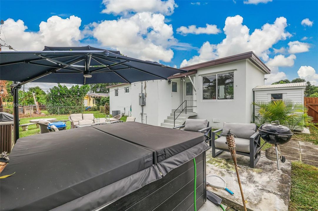 En Venta: $795,000 (3 camas, 2 baños, 1215 Pies cuadrados)