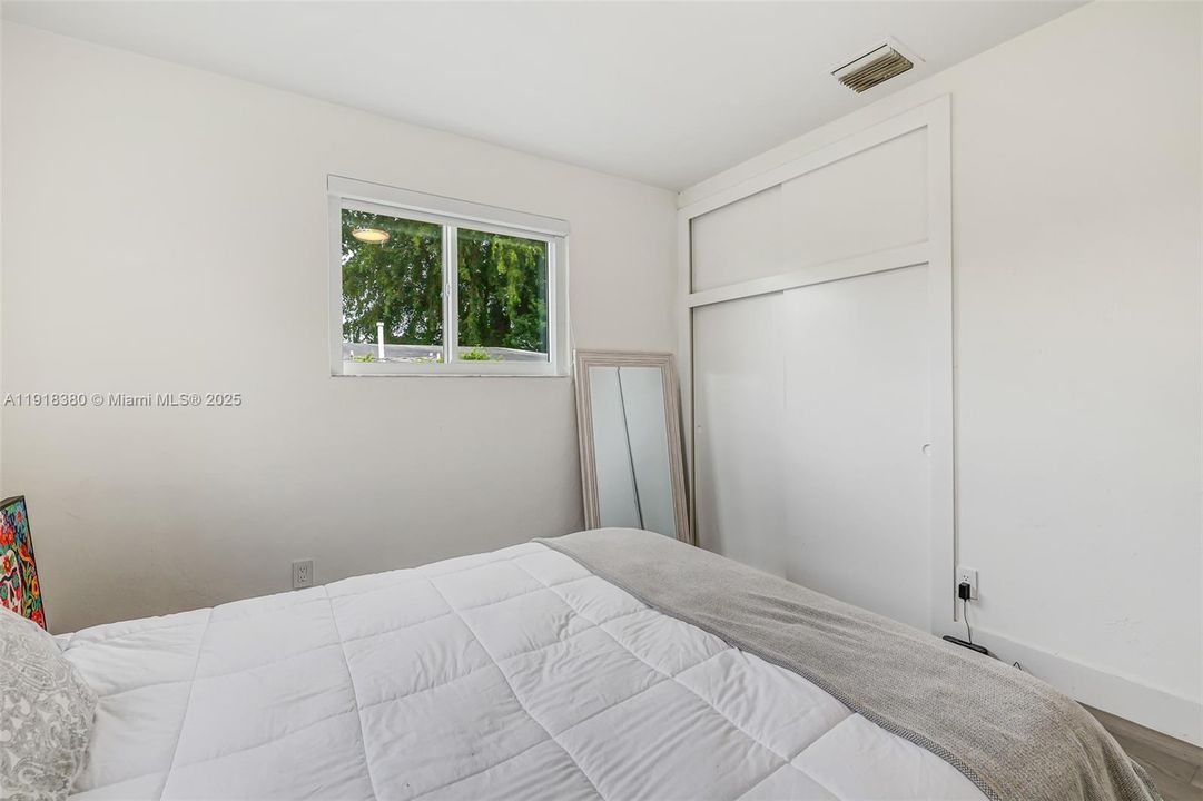 En Venta: $795,000 (3 camas, 2 baños, 1215 Pies cuadrados)