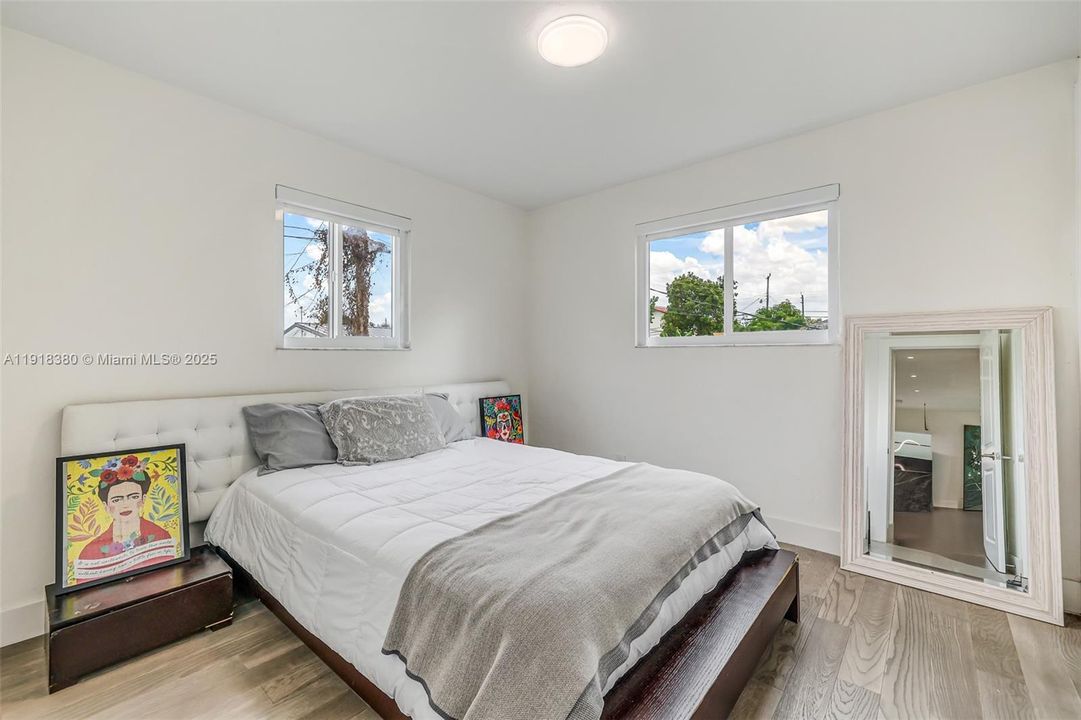 En Venta: $795,000 (3 camas, 2 baños, 1215 Pies cuadrados)