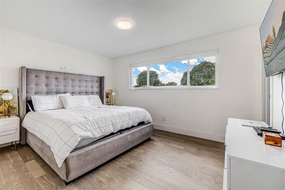 En Venta: $795,000 (3 camas, 2 baños, 1215 Pies cuadrados)