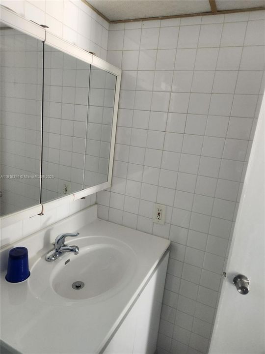 出租: $1,300 (1 贝兹, 1 浴室, 640 平方英尺)