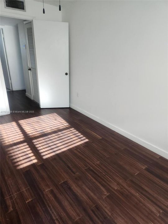 出租: $1,300 (1 贝兹, 1 浴室, 640 平方英尺)