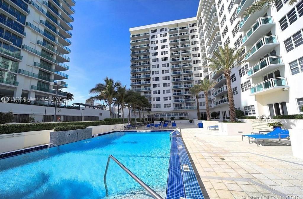 For Rent: $4,900 (1 beds, 1 baths, 812 Square Feet)