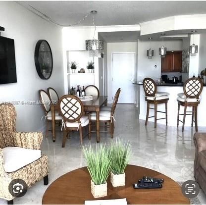 For Rent: $4,900 (1 beds, 1 baths, 812 Square Feet)