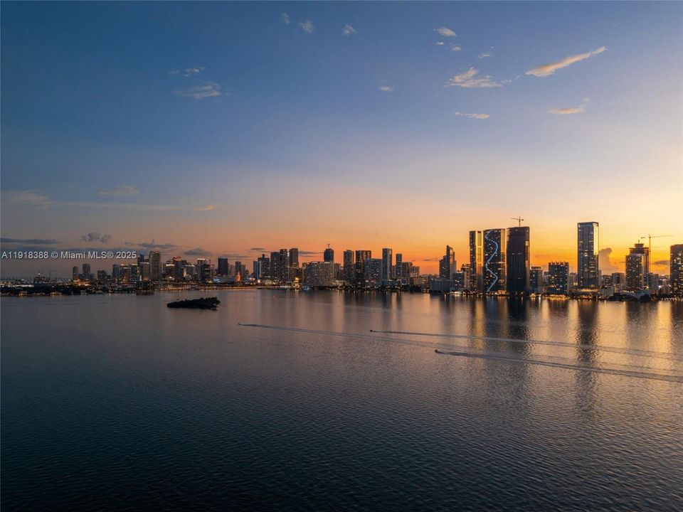 For Sale: $1,880,000 (3 beds, 3 baths, 1759 Square Feet)