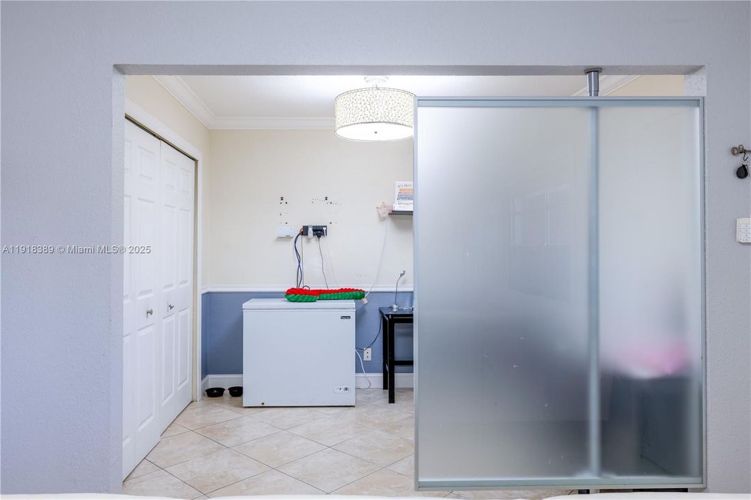 For Sale: $267,000 (2 beds, 1 baths, 952 Square Feet)