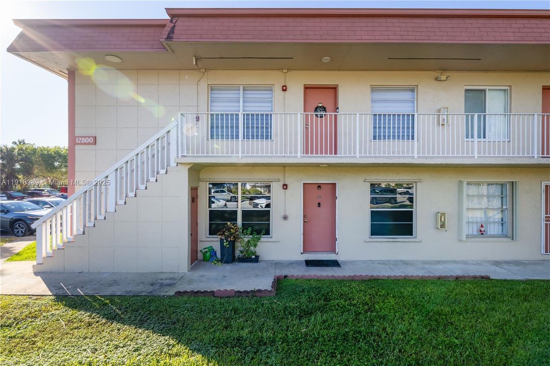 For Sale: $267,000 (2 beds, 1 baths, 952 Square Feet)