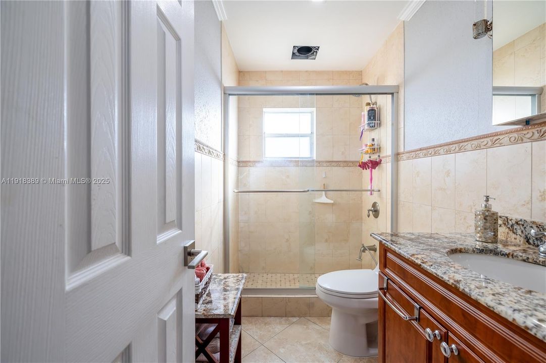 For Sale: $267,000 (2 beds, 1 baths, 952 Square Feet)