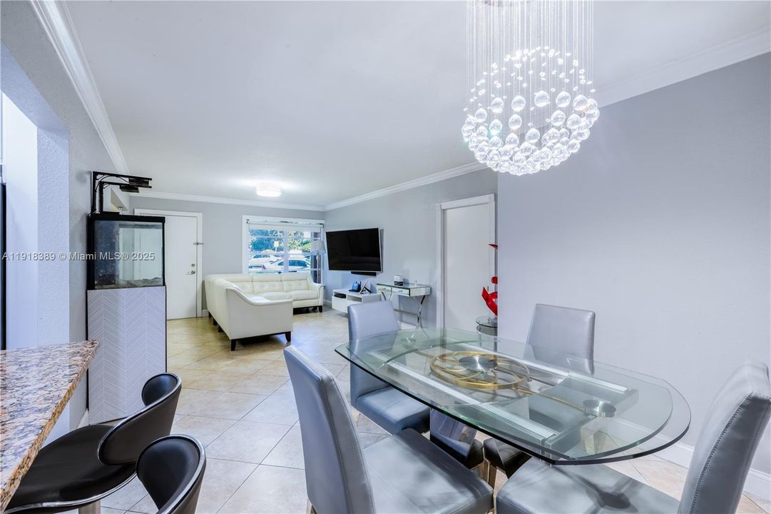 For Sale: $267,000 (2 beds, 1 baths, 952 Square Feet)