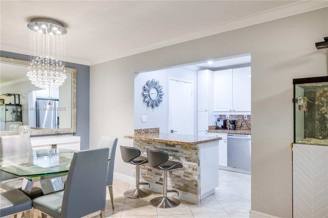 For Sale: $267,000 (2 beds, 1 baths, 952 Square Feet)