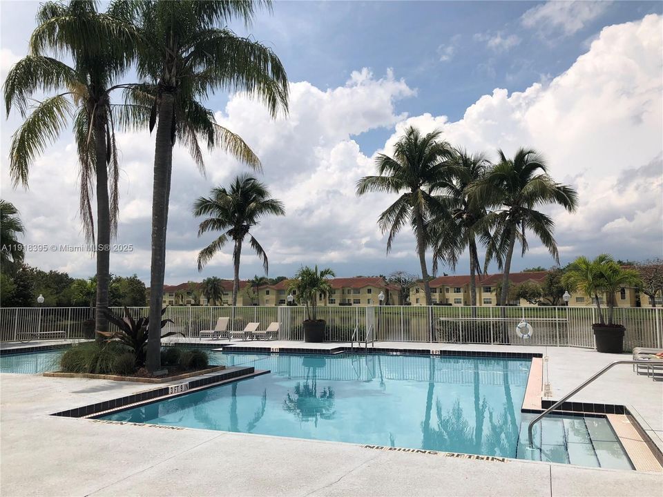 For Rent: $1,950 (1 beds, 1 baths, 743 Square Feet)