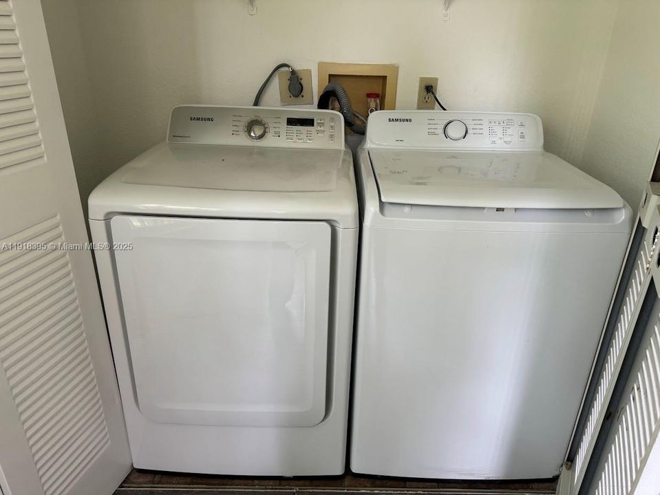 For Rent: $1,950 (1 beds, 1 baths, 743 Square Feet)