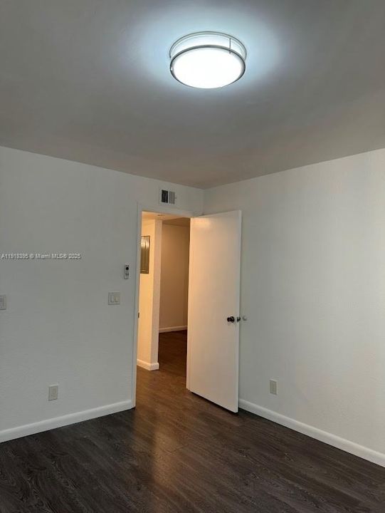 For Rent: $1,950 (1 beds, 1 baths, 743 Square Feet)