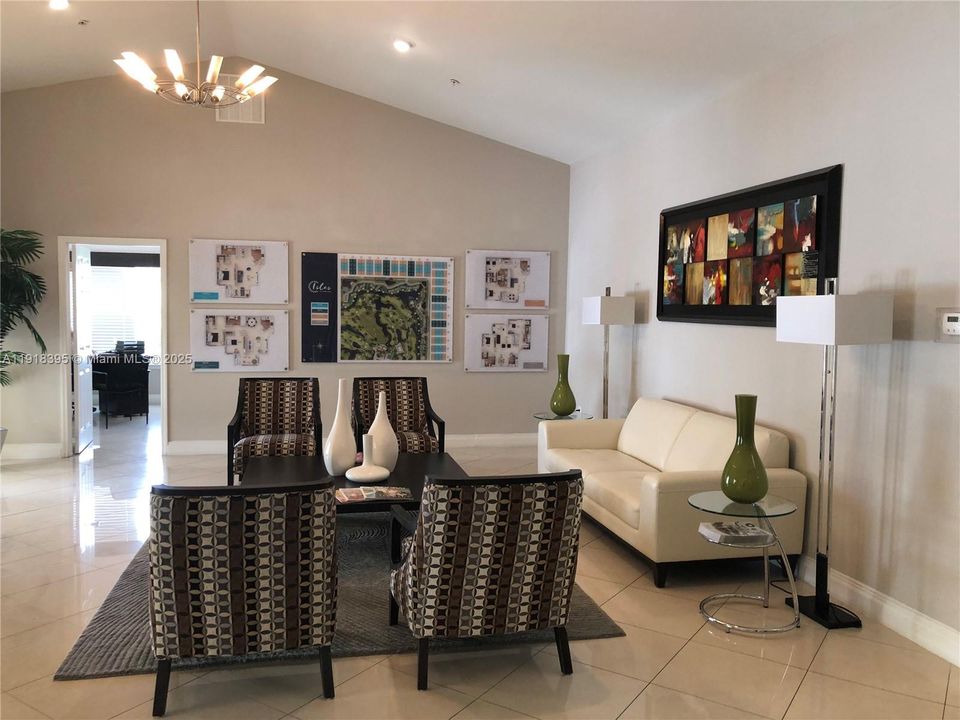 For Rent: $1,950 (1 beds, 1 baths, 743 Square Feet)