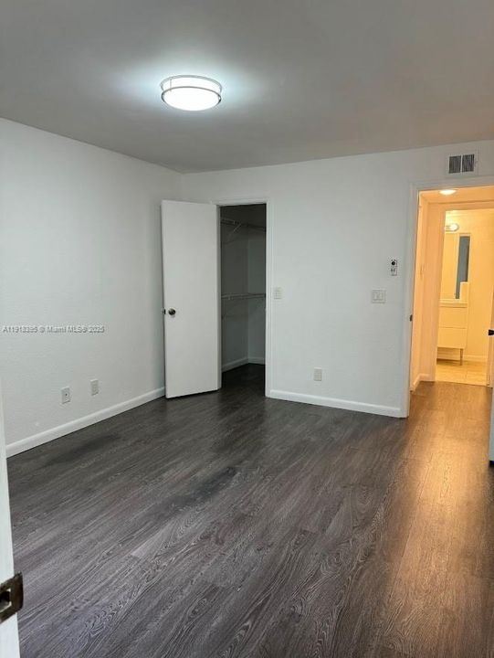 For Rent: $1,950 (1 beds, 1 baths, 743 Square Feet)