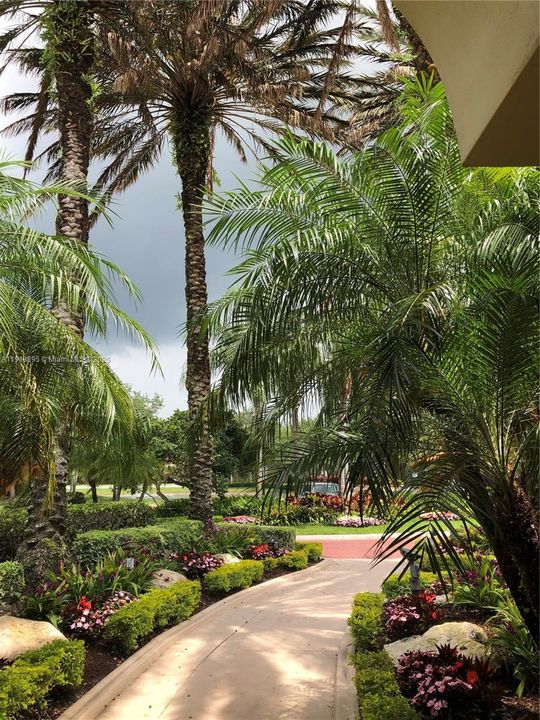 For Rent: $1,950 (1 beds, 1 baths, 743 Square Feet)