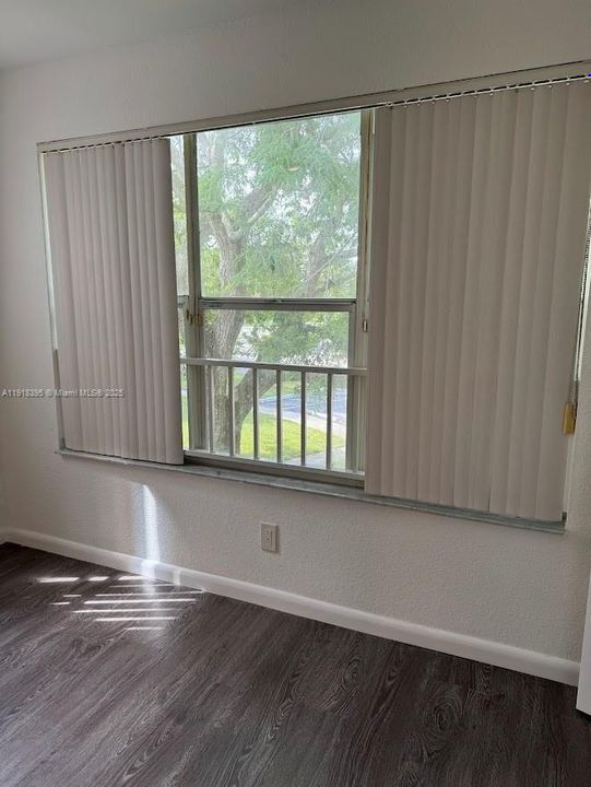 For Rent: $1,950 (1 beds, 1 baths, 743 Square Feet)
