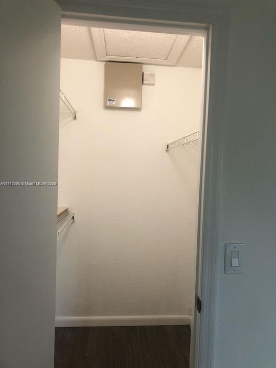 For Rent: $1,950 (1 beds, 1 baths, 743 Square Feet)