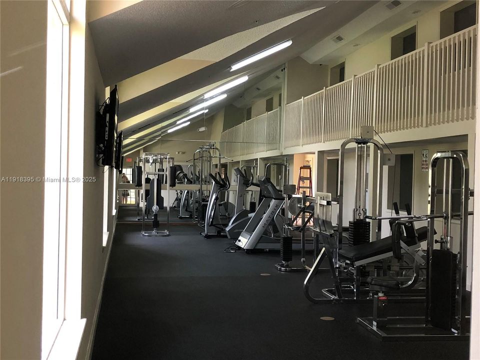 For Rent: $1,950 (1 beds, 1 baths, 743 Square Feet)