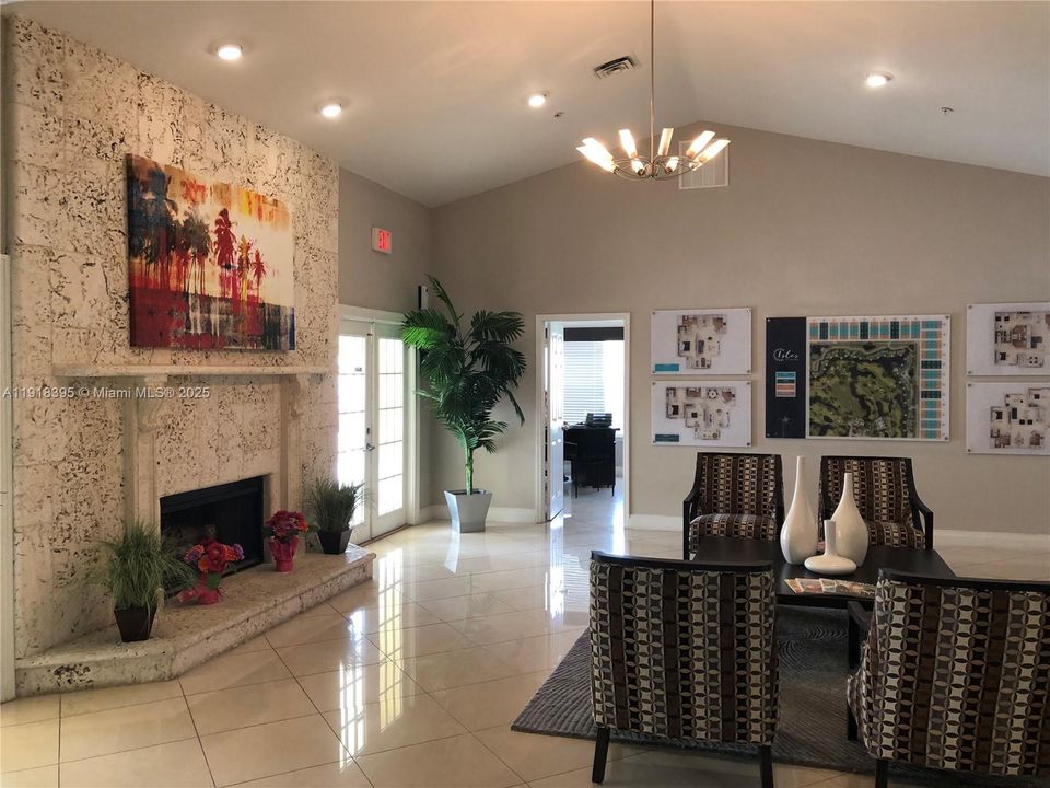 For Rent: $1,950 (1 beds, 1 baths, 743 Square Feet)