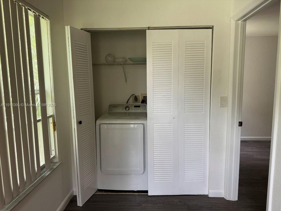 For Rent: $1,950 (1 beds, 1 baths, 743 Square Feet)