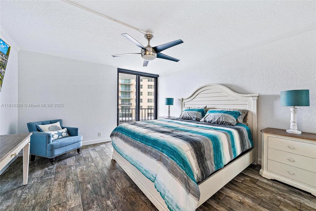 For Sale: $699,000 (2 beds, 2 baths, 1520 Square Feet)