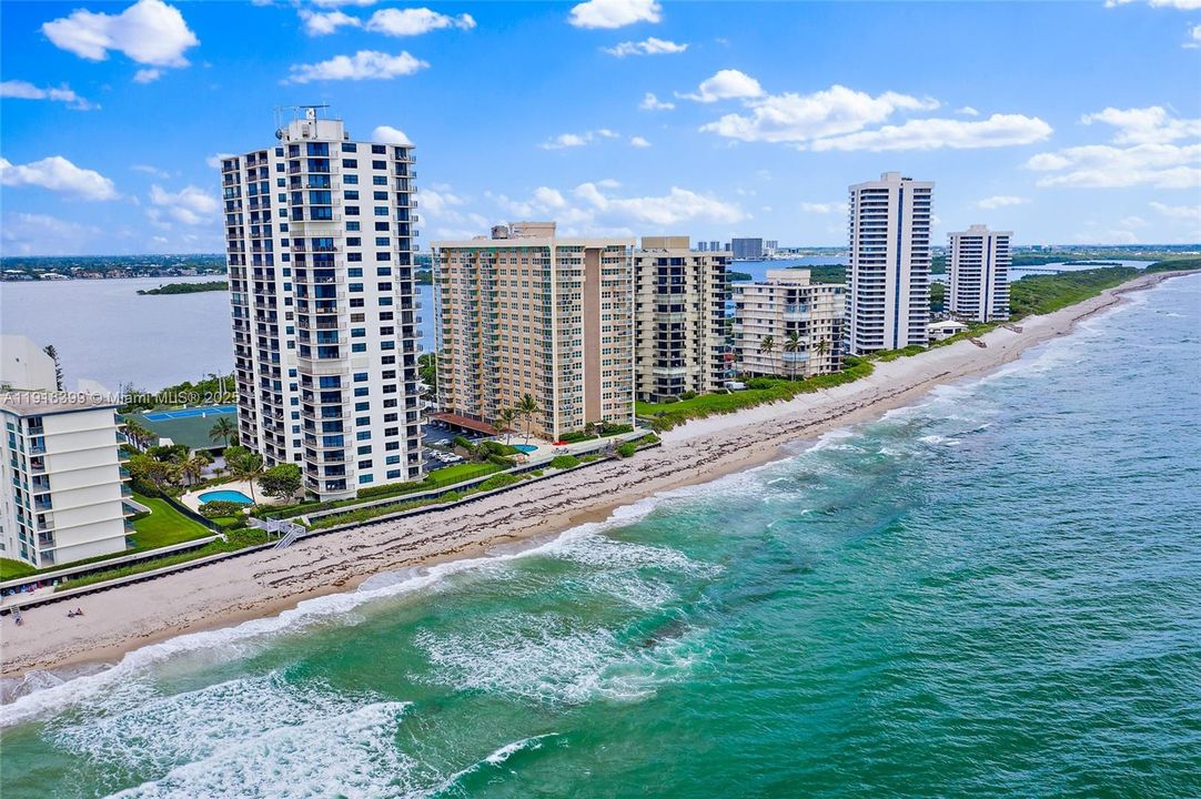 For Sale: $699,000 (2 beds, 2 baths, 1520 Square Feet)