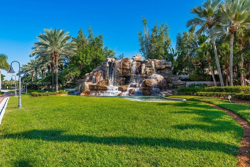 出租: $2,750 (2 贝兹, 2 浴室, 1090 平方英尺)