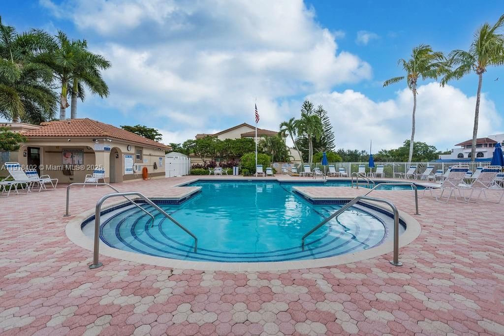 出租: $2,750 (2 贝兹, 2 浴室, 1090 平方英尺)