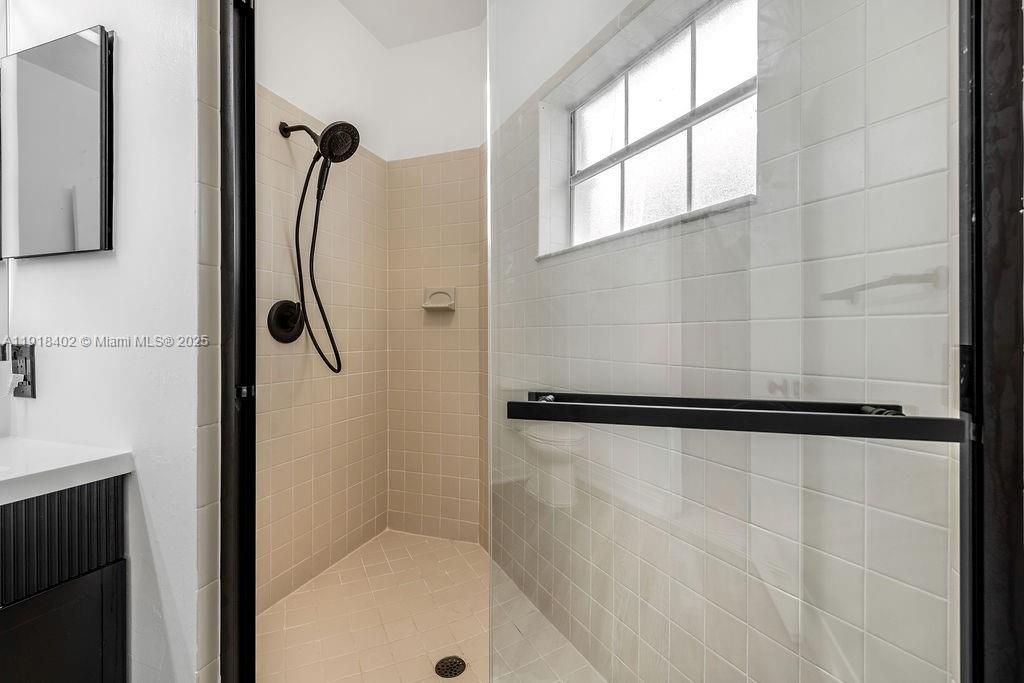 出租: $2,750 (2 贝兹, 2 浴室, 1090 平方英尺)