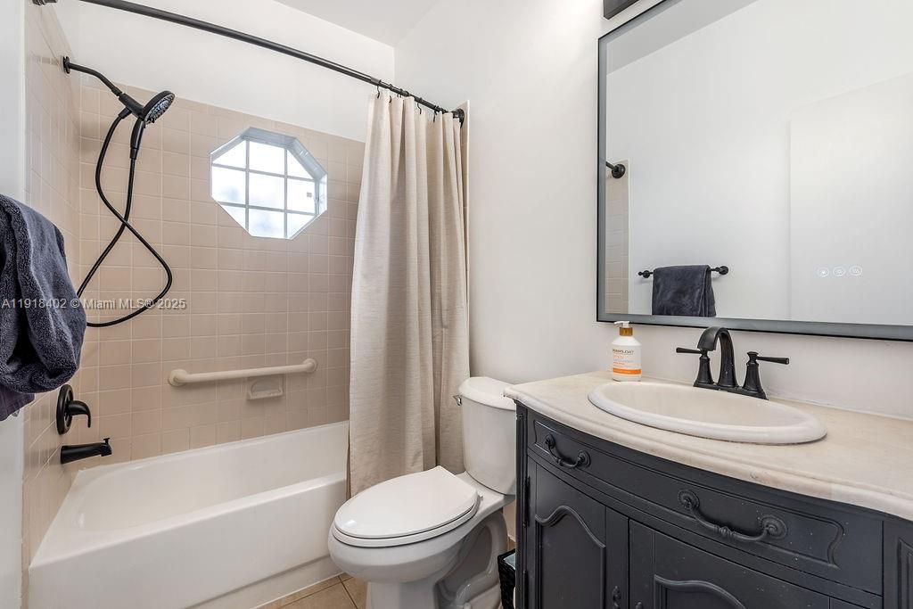 出租: $2,750 (2 贝兹, 2 浴室, 1090 平方英尺)