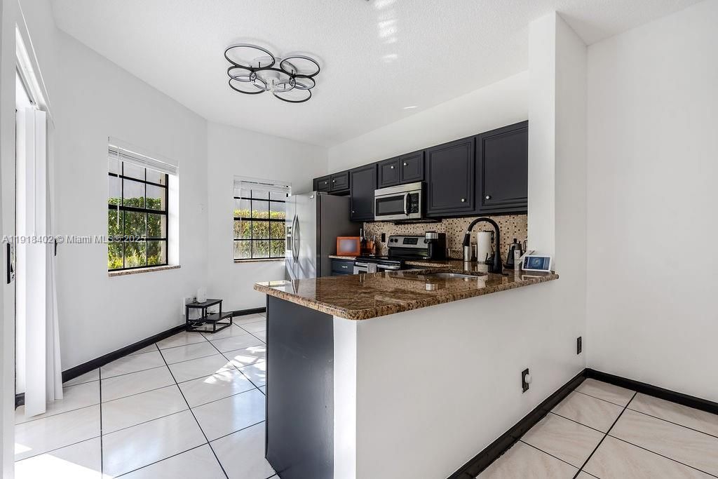 出租: $2,750 (2 贝兹, 2 浴室, 1090 平方英尺)