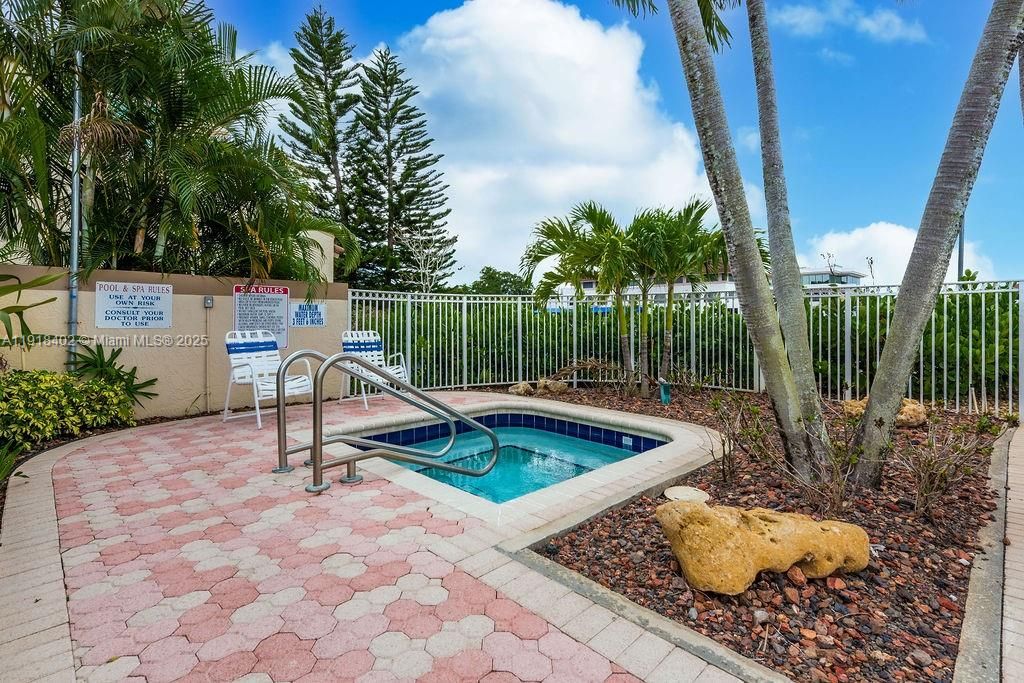 出租: $2,750 (2 贝兹, 2 浴室, 1090 平方英尺)