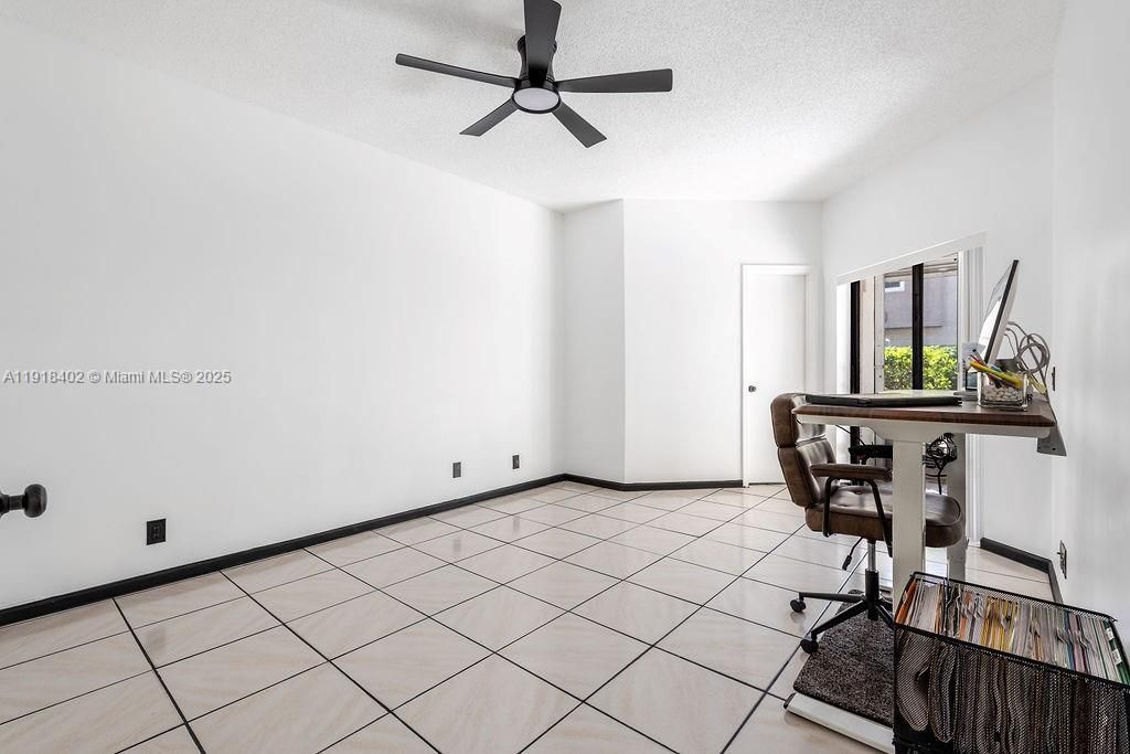 出租: $2,750 (2 贝兹, 2 浴室, 1090 平方英尺)