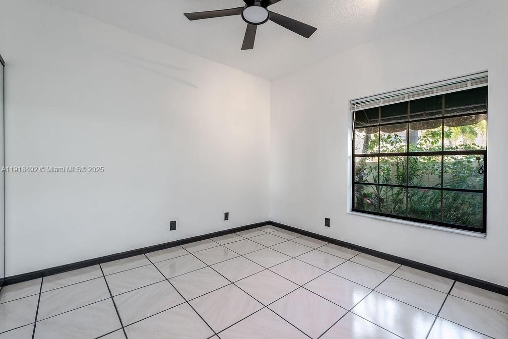 出租: $2,750 (2 贝兹, 2 浴室, 1090 平方英尺)