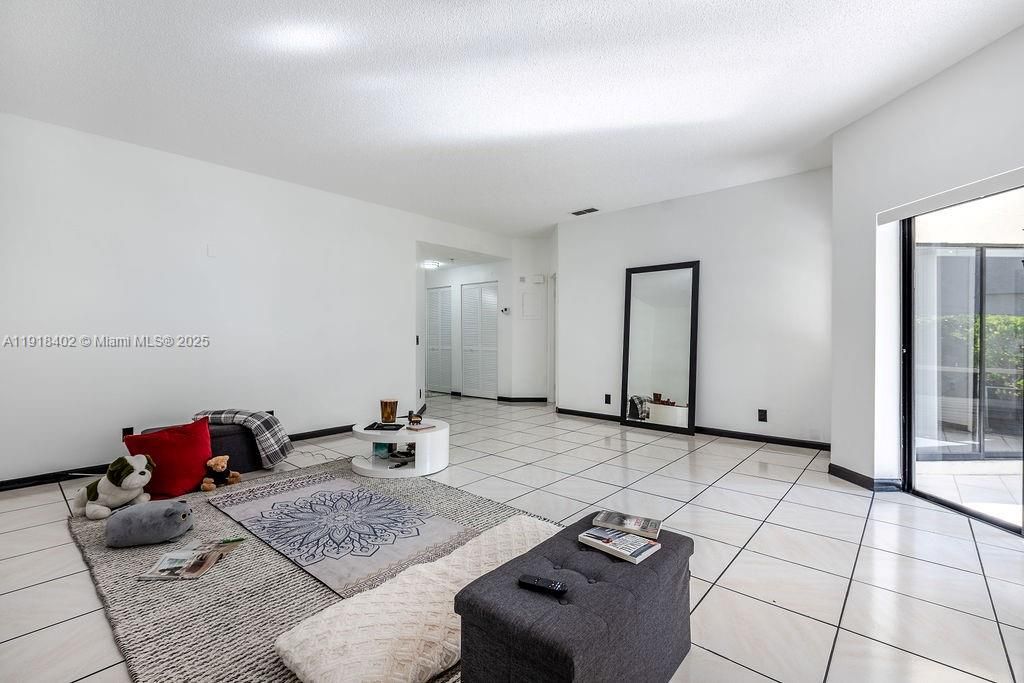 出租: $2,750 (2 贝兹, 2 浴室, 1090 平方英尺)