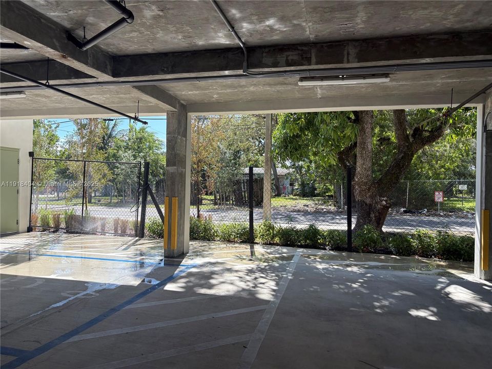 Recently Rented: $1,850 (1 beds, 2 baths, 650 Square Feet)