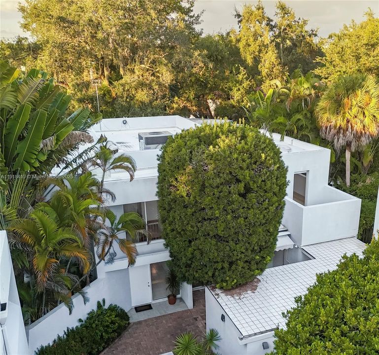 For Sale: $2,750,000 (3 beds, 3 baths, 2790 Square Feet)