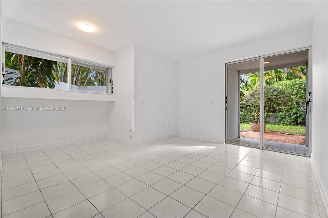 Downstairs guest Bedroom