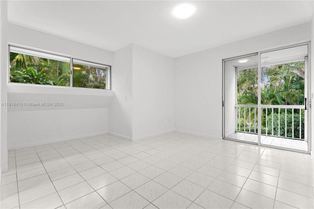 Upstairs guest bedroom