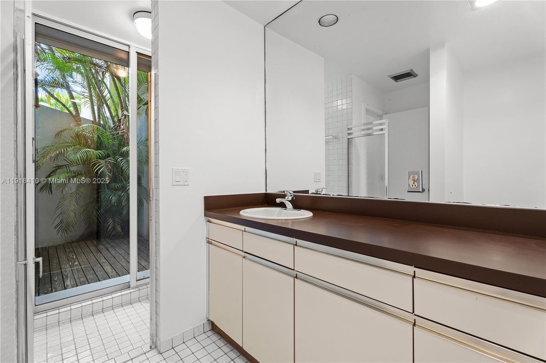 Downstairs guest bathroom