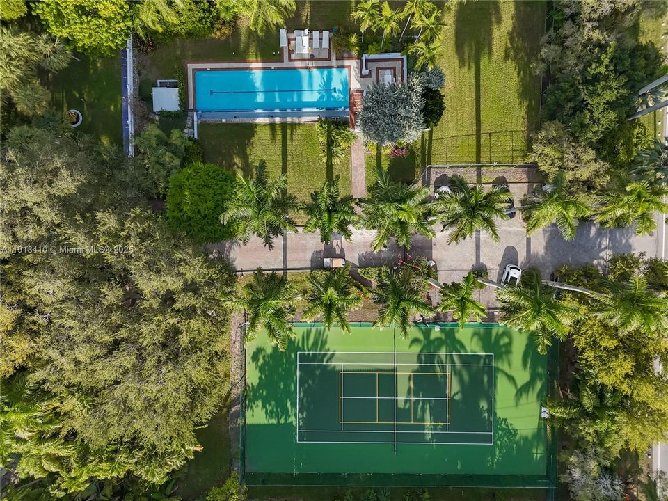 For Sale: $2,750,000 (3 beds, 3 baths, 2790 Square Feet)