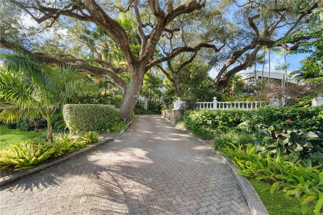 For Sale: $2,750,000 (3 beds, 3 baths, 2790 Square Feet)