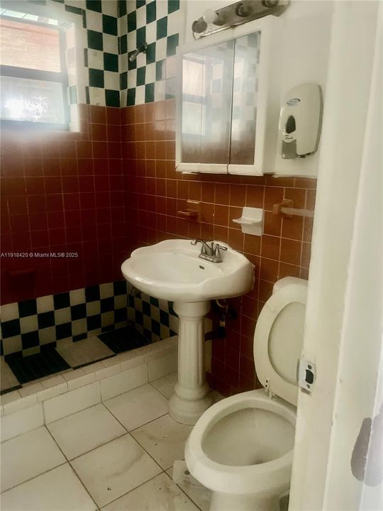 Active With Contract: $399,999 (3 beds, 3 baths, 1726 Square Feet)