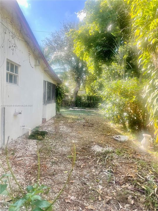 Active With Contract: $399,999 (3 beds, 3 baths, 1726 Square Feet)