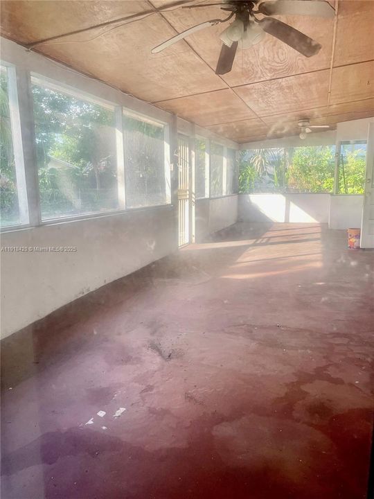 Active With Contract: $399,999 (3 beds, 3 baths, 1726 Square Feet)