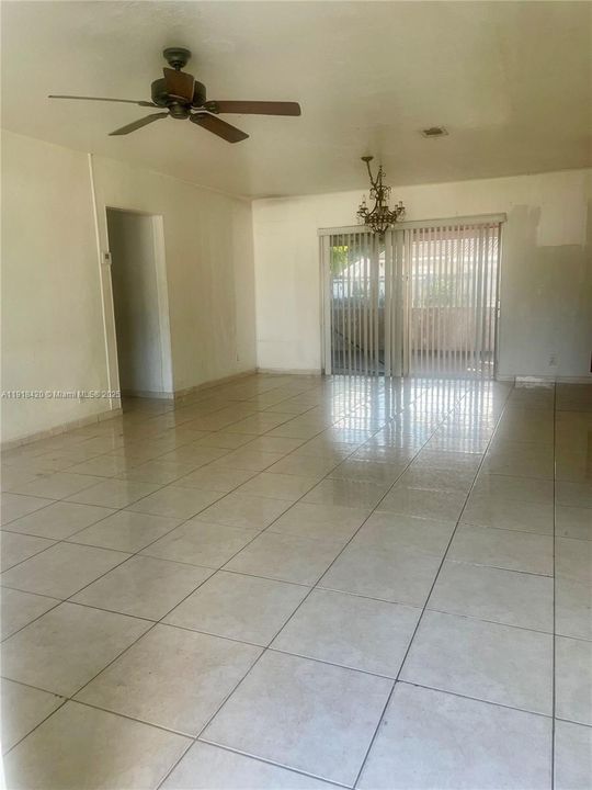 Active With Contract: $399,999 (3 beds, 3 baths, 1726 Square Feet)