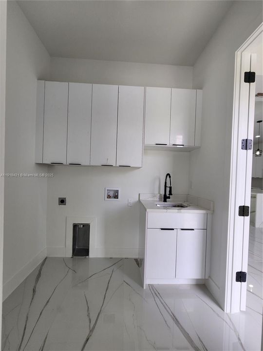 В аренду: $2,500 (4 спален, 2 ванн, 1671 Квадратных фут)