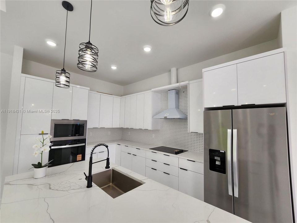 В аренду: $2,500 (4 спален, 2 ванн, 1671 Квадратных фут)