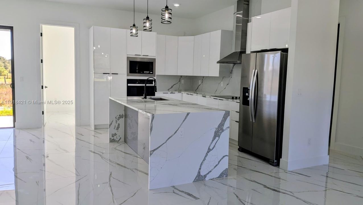 В аренду: $2,500 (4 спален, 2 ванн, 1671 Квадратных фут)